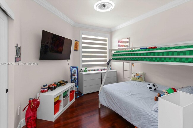 Building Photo - 1530 Lacosta Dr W