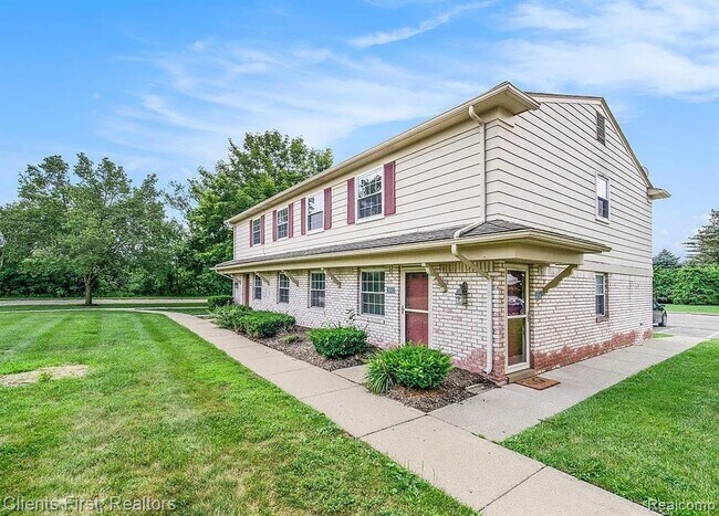 Building Photo - 204 Princeton Dr