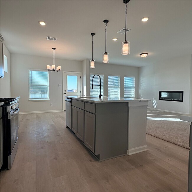 Building Photo - 3418 Lago Norence Dr