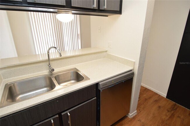 Building Photo - 8425 Cerro Cir