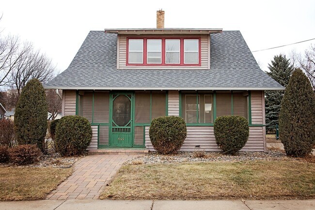 Primary Photo - 844 10th Ave NW