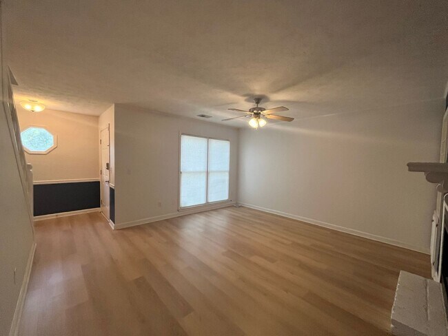 Building Photo - Your Dream Home is Waiting for You! Yardwo...