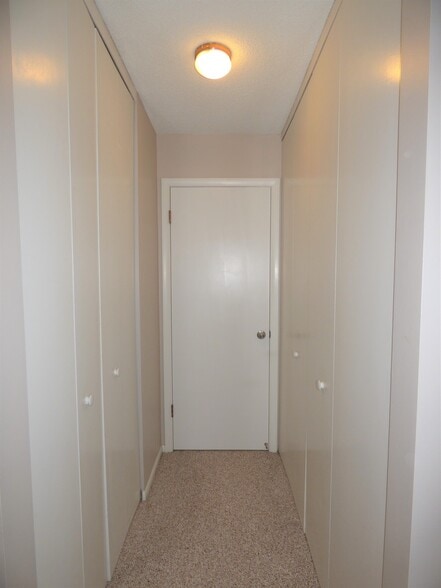 Building Photo - 410 6th Ave SW