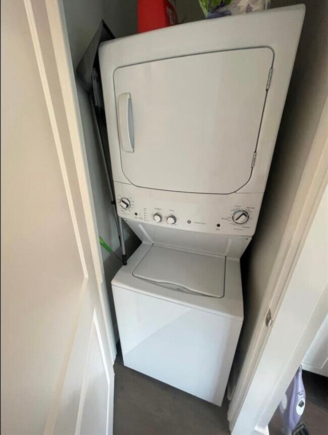 Building Photo - 2727 Houston Ave