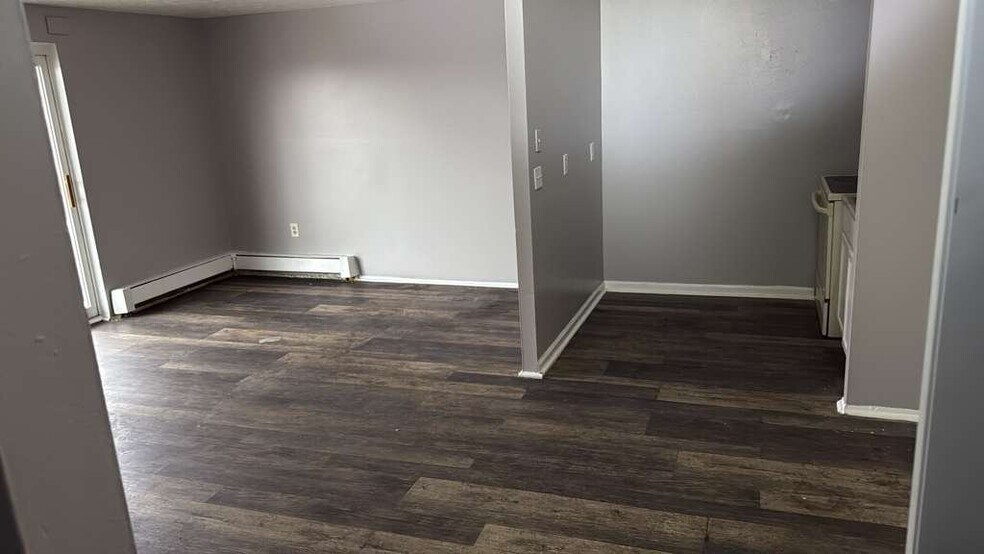 Building Photo - 13540 Superior Rd