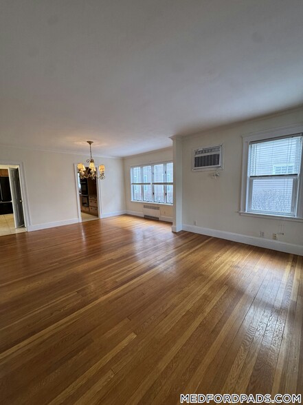 Building Photo - 881 Fellsway