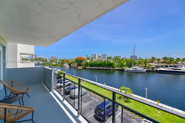 Building Photo - 401 Golden Isles Dr