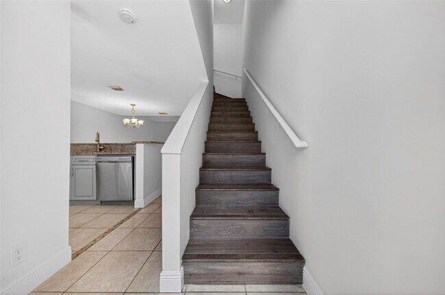 Building Photo - 1921 NE 15th Ave