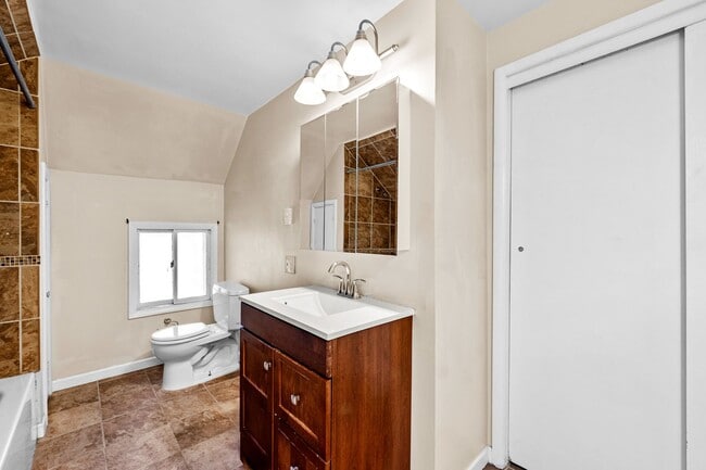 Building Photo - 1151 Monroe St