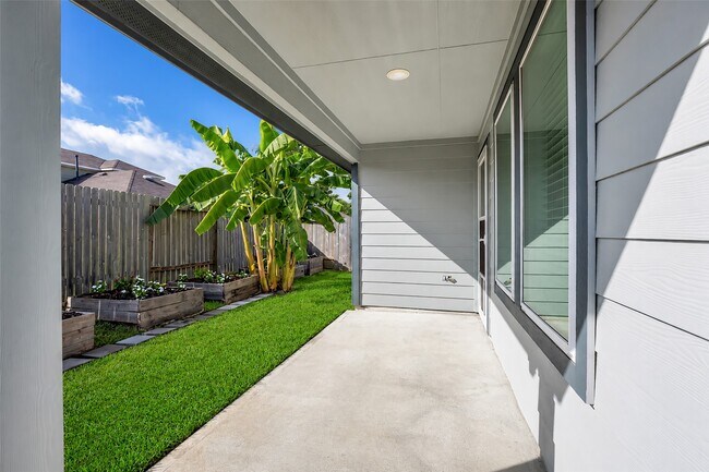 Building Photo - 14129 Upper Gardenia Ln