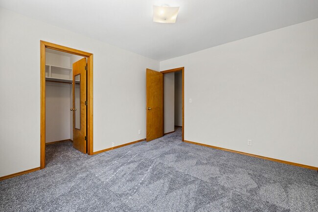 Building Photo - 5415 N Noble Fir Ave