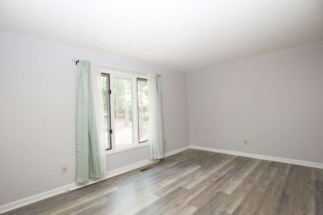 Building Photo - 50 Surry Cir N