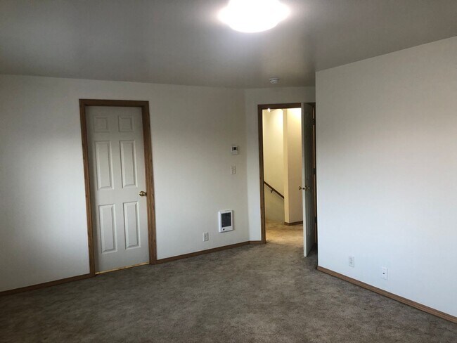 Building Photo - 226 S 59th St