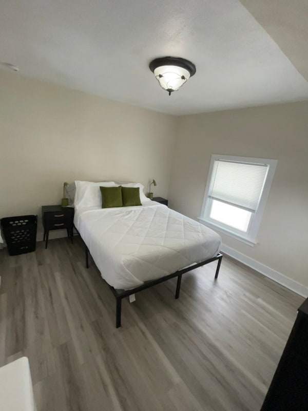 Building Photo - 105 Maple Ct