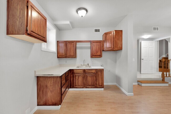 Building Photo - 20 Dogwood Ln