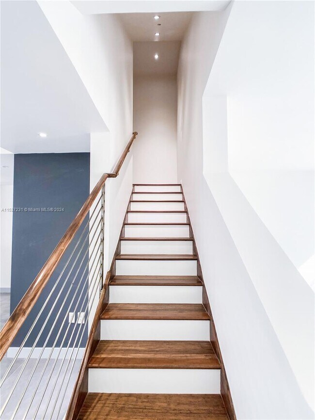 Building Photo - 163 N Shore Dr