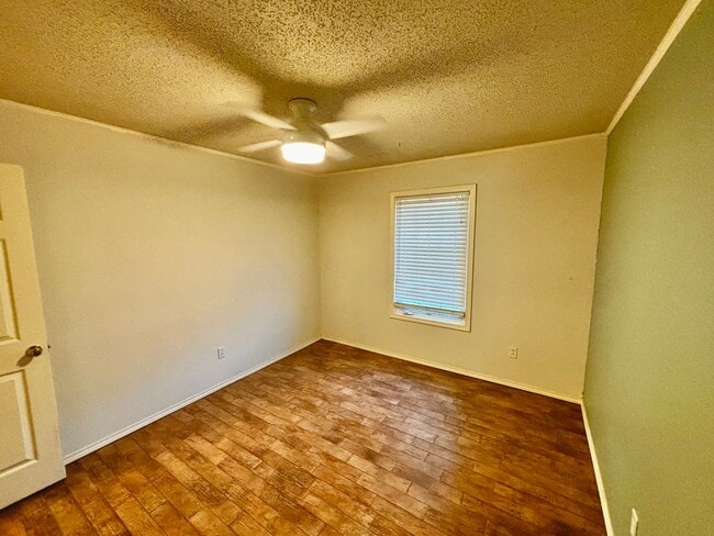 Building Photo - Pre-leasing for early July move in!
