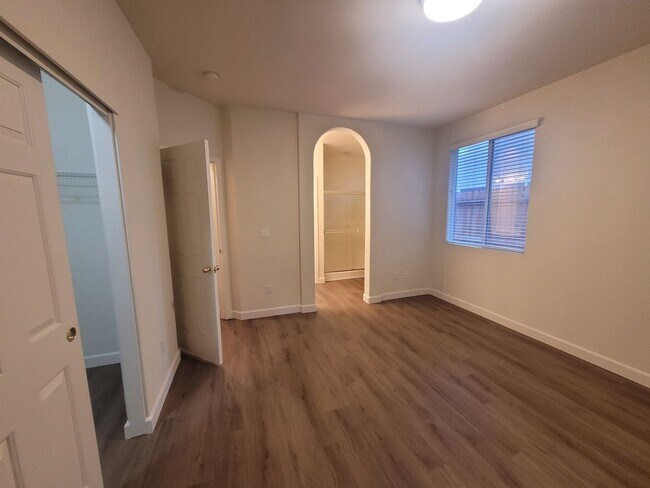 Building Photo - Beautiful Natomas area home on corner lot