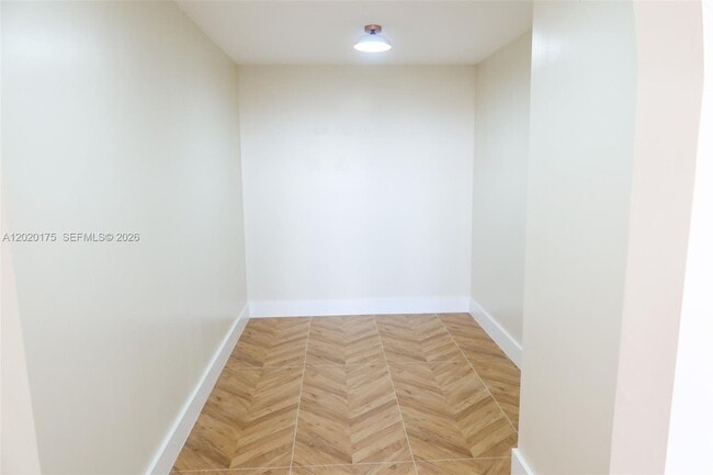 Building Photo - 2500 Parkview Dr