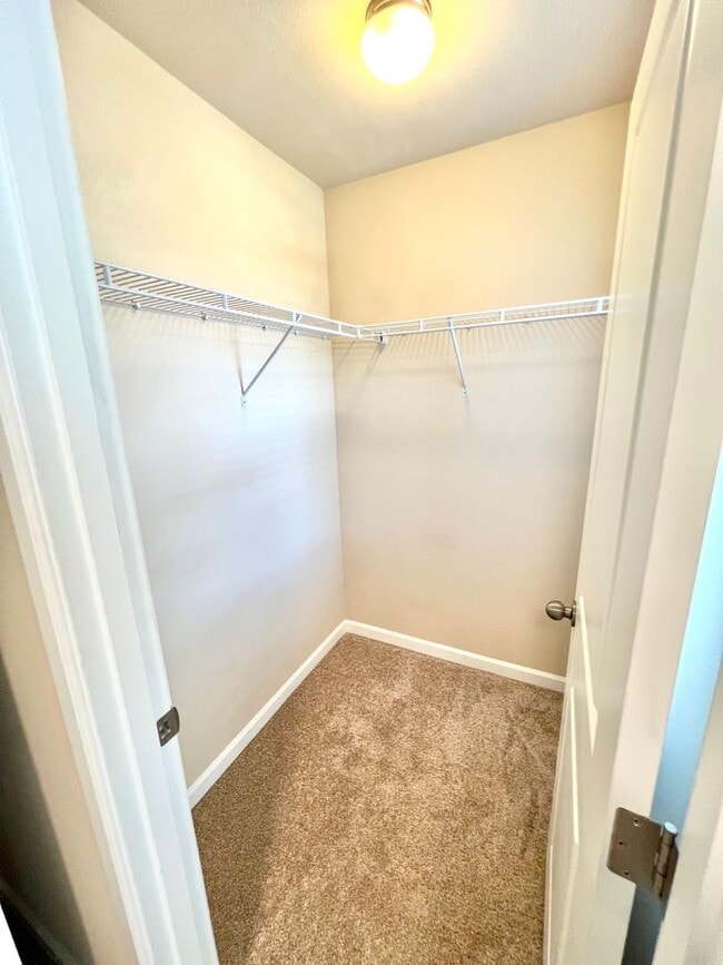 Building Photo - LIKE NEW Truly a MUST SEE! Move-in Ready
