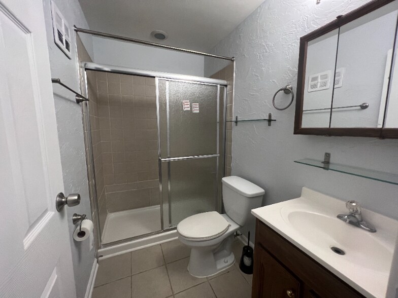 Building Photo - 9442 Bay Colony Dr