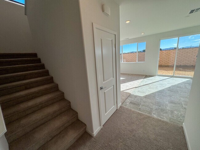 Building Photo - 5 bedroom Murrieta home for LEASE!