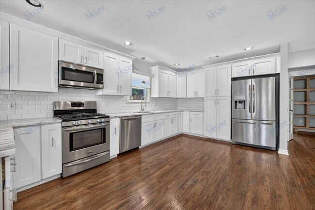 Building Photo - 4727 Wateka Dr