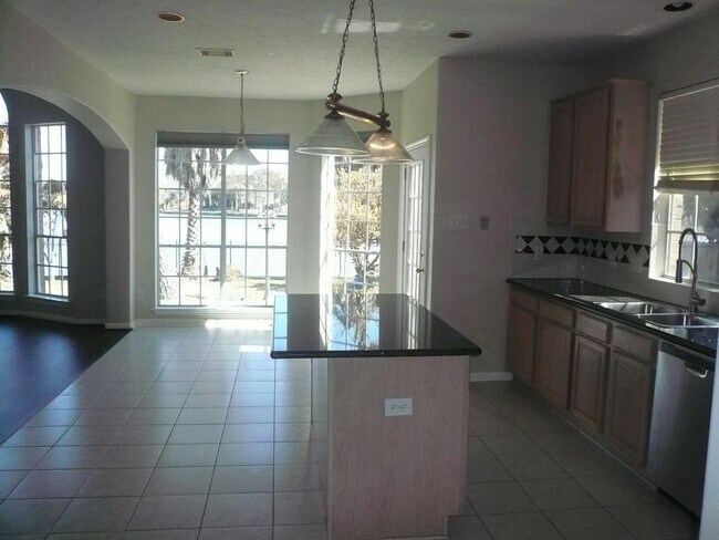 Building Photo - 1731 Northshore Dr