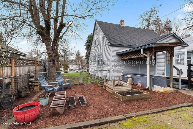 Building Photo - 912 N C St