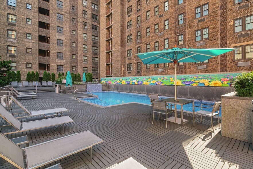 Building Photo - 225 S 18th St