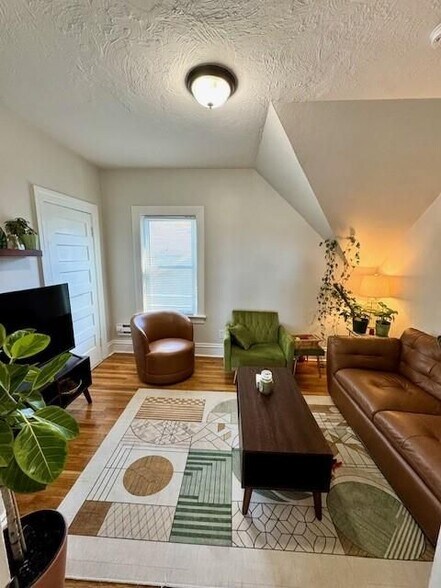 Building Photo - 20 Tenth Street, 3