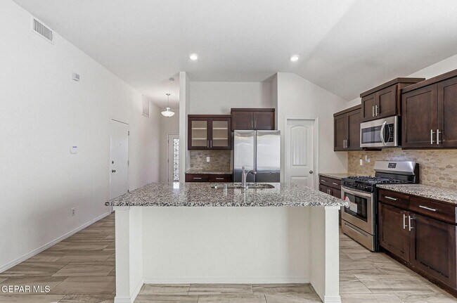 Building Photo - 13745 Lago Vista Ave