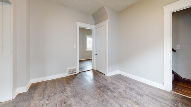 Building Photo - Old Brooklyn - 4 Bedroom Single Family Home