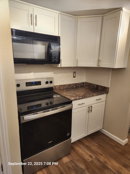 Stove - 2855 Mann Rd