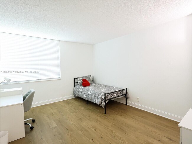 Building Photo - 9125 SW 77th Ave
