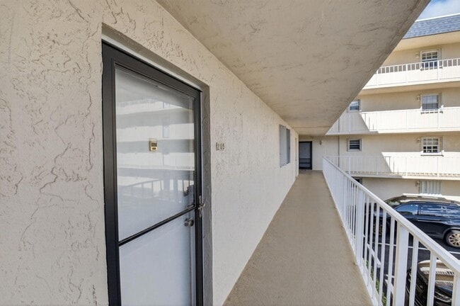 Building Photo - 3575 S Ocean Blvd
