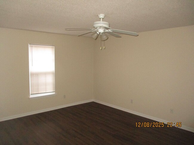 Building Photo - 3713 Countryside Dr