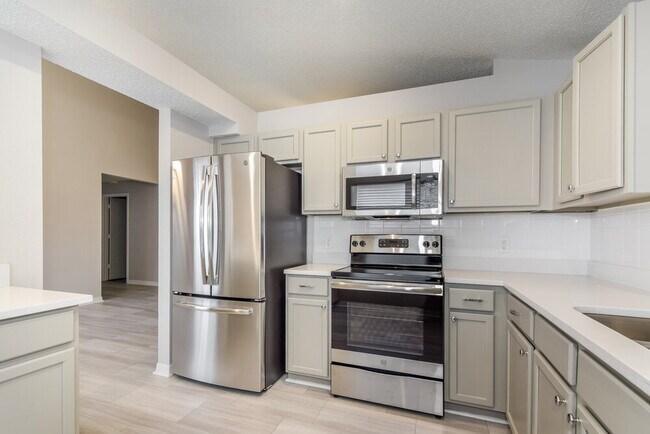 Building Photo - 26808 Haverhill Dr