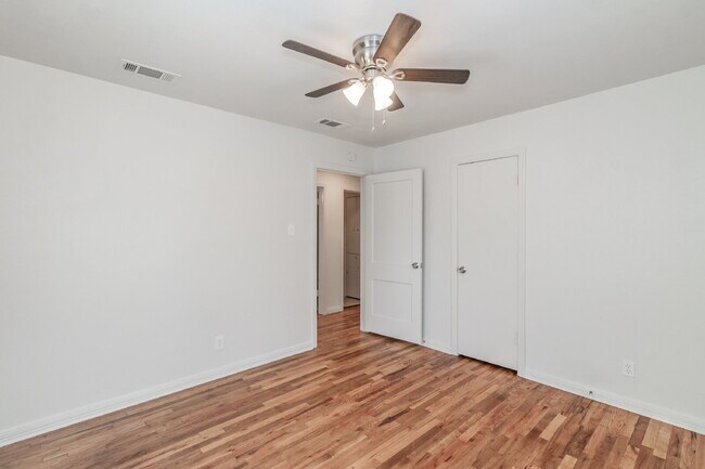 Building Photo - Beautiful home in a great location