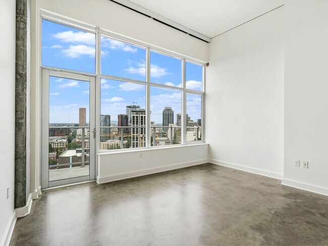 Building Photo - The Civic - 2 bed/2 bath, east facing 16th...