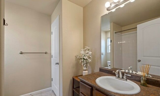 Building Photo - Beautiful 4 Bedroom in Loveland