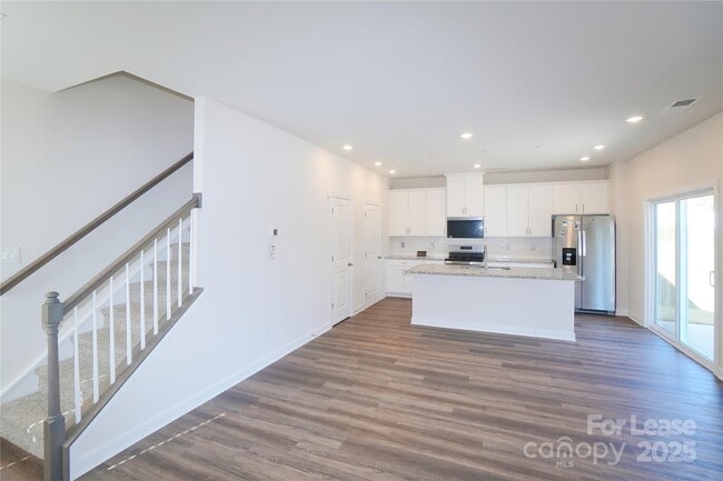 Building Photo - 221 Arden Dr