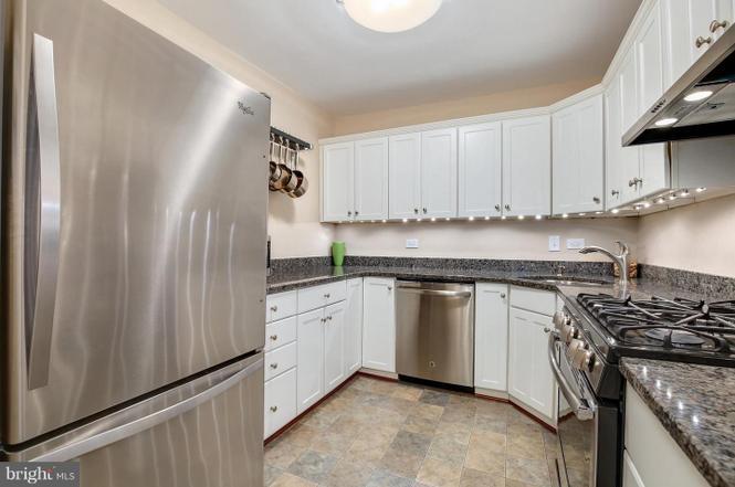 Kitchen - 8315 N Brook Ln