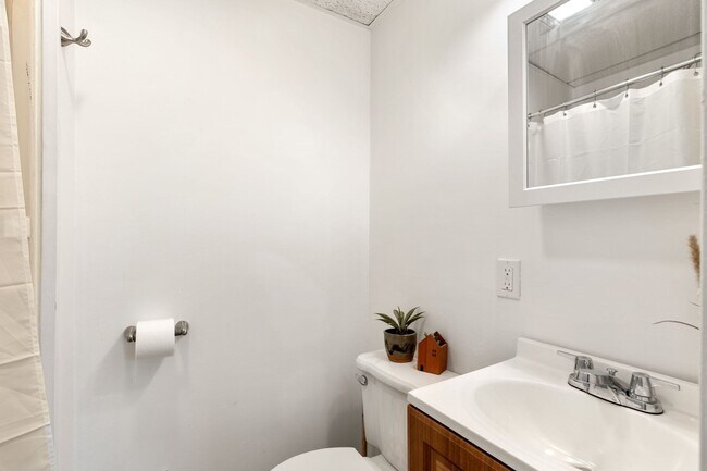 Building Photo - 928 Dorchester Ave
