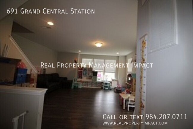 Building Photo - 691 Grand Central Sta