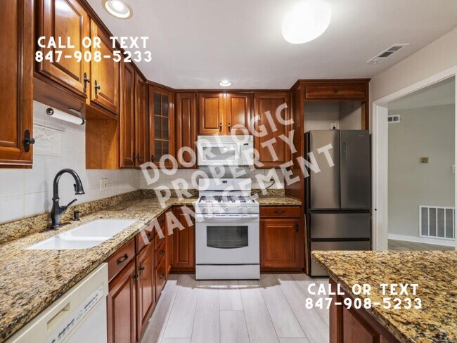 Building Photo - 890 Sheldon Ct