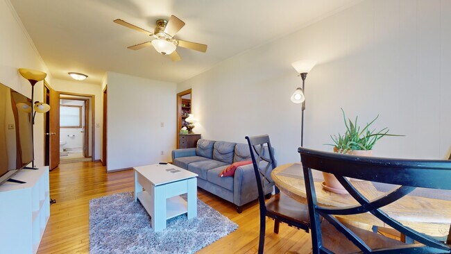 Building Photo - 1222 Thomas Dr