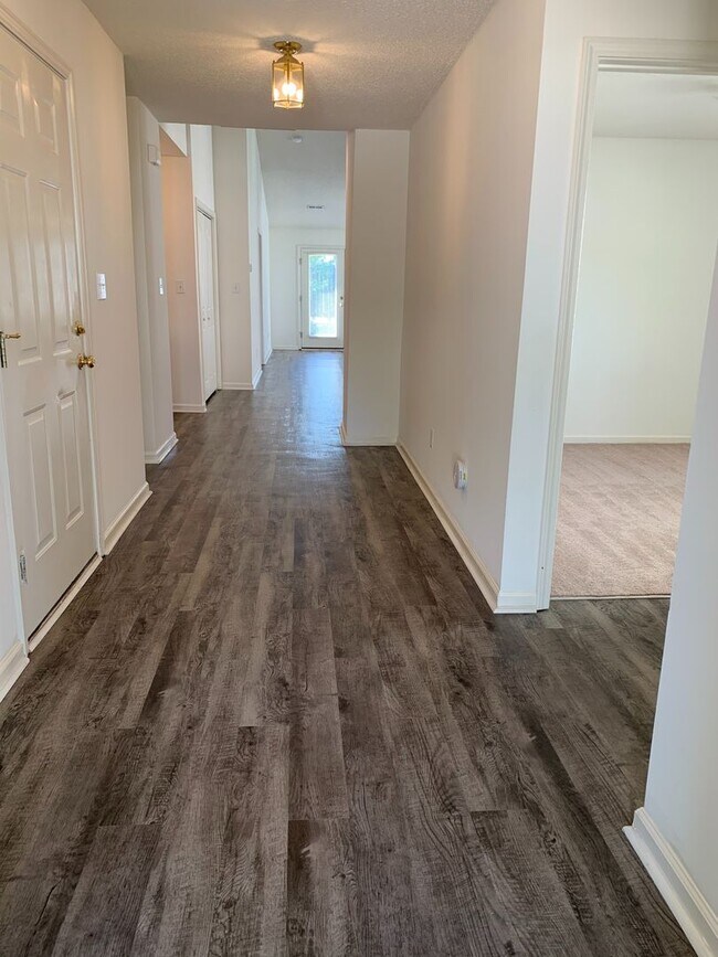 Building Photo - 1480SF 3BR 2BA