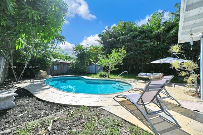 Building Photo - 1328 N Andrews Ave