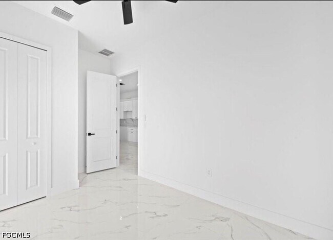 Building Photo - 913 NE 15th Ln